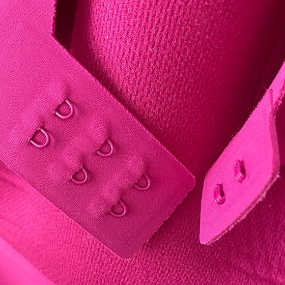 Victoria's Secret Vibrant Pink Sports Bra - Picture 3 of 4